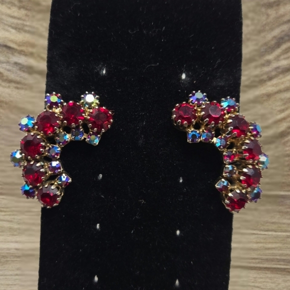 Vintage Aurora Borealis Rhinestones Clip On Vibrant Red & Blue Womens Earrings - Picture 9 of 9